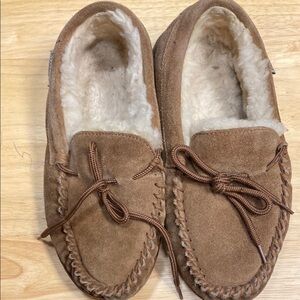 Women’s Bearpaw Brown Suede/Sheepskin Slippers/Moccasin Cozy